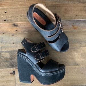 Gee WaWa Black Platform Sandals Wedges Sz 6